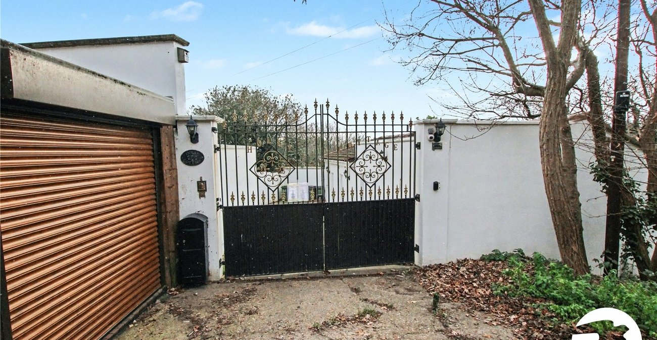 5 bedroom house for sale in Plumstead Common | Robinson Jackson