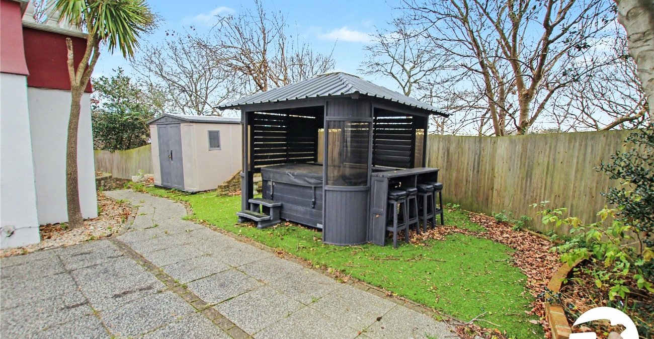 5 bedroom house for sale in Plumstead Common | Robinson Jackson