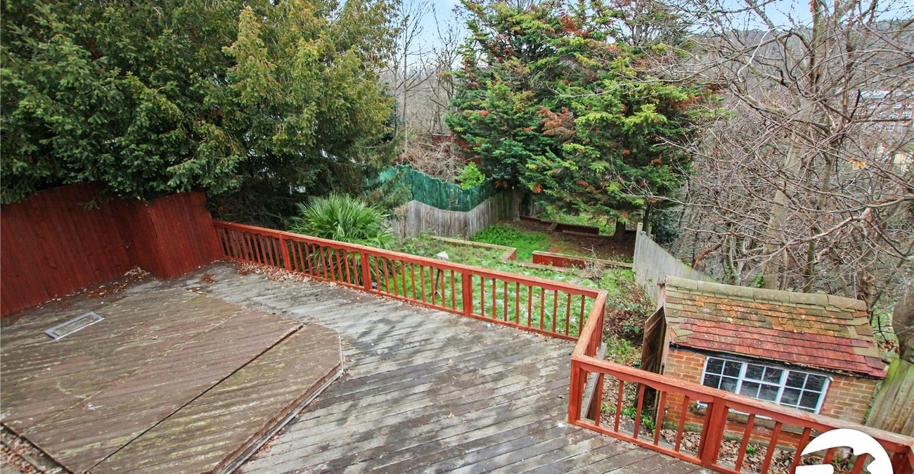 5 bedroom house for sale in Plumstead Common | Robinson Jackson