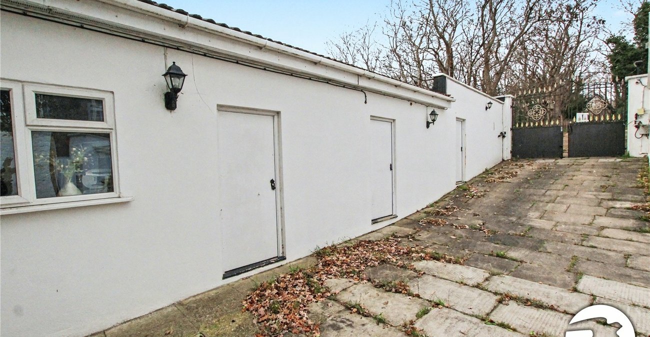 5 bedroom house for sale in Plumstead Common | Robinson Jackson