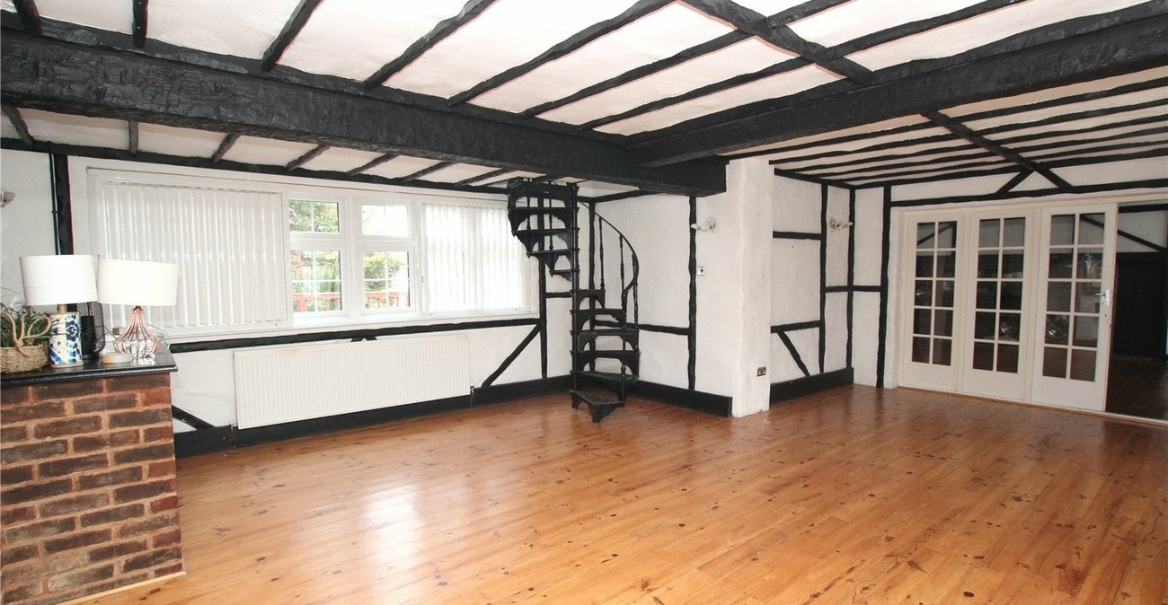 5 bedroom house for sale in Plumstead Common | Robinson Jackson