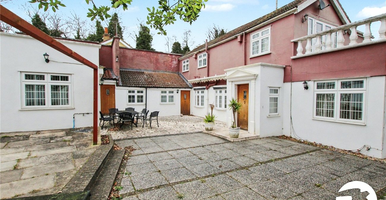 5 bedroom house for sale in Plumstead Common | Robinson Jackson