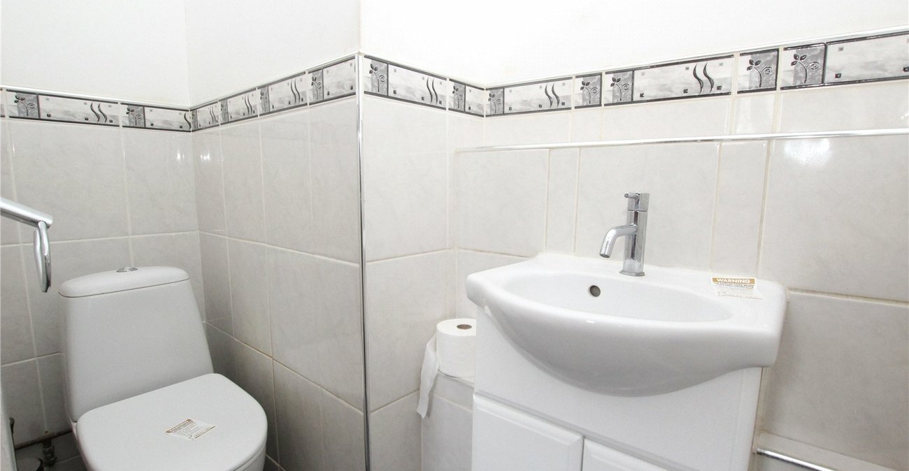 5 bedroom house for sale in Plumstead Common | Robinson Jackson