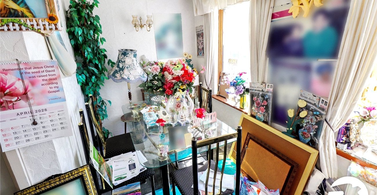 4 bedroom house for sale in London | Robinson Jackson