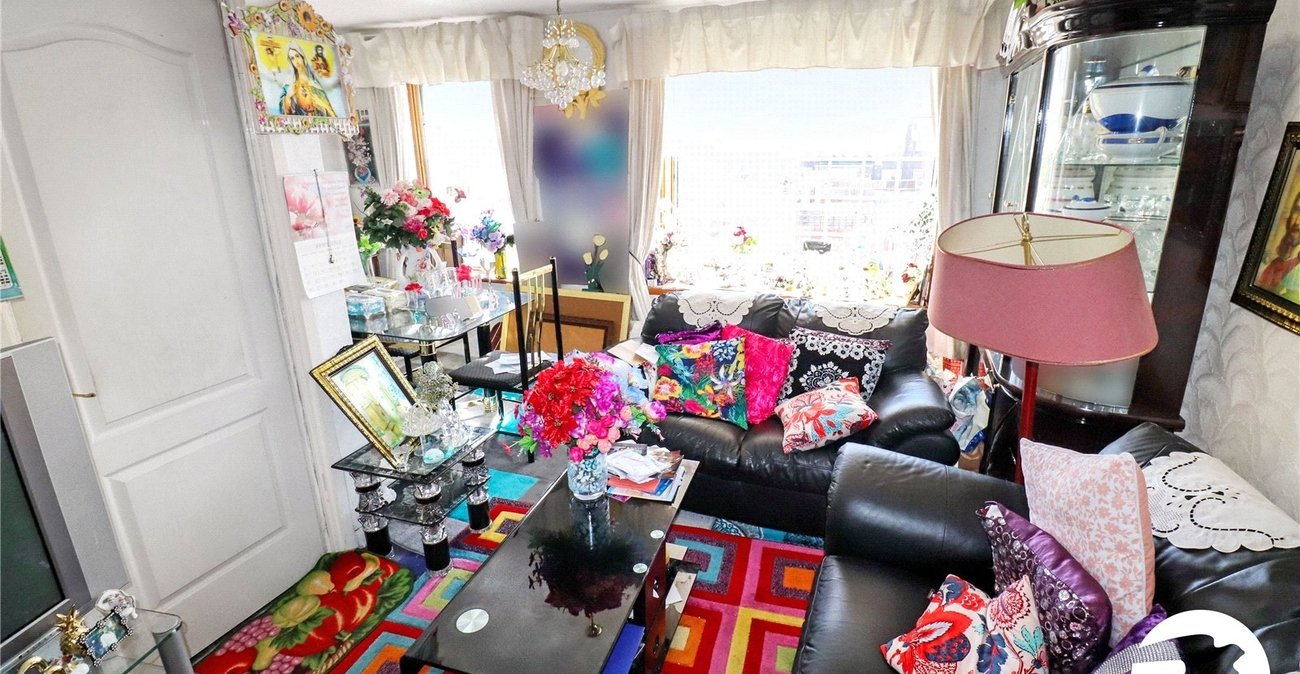 4 bedroom house for sale in London | Robinson Jackson