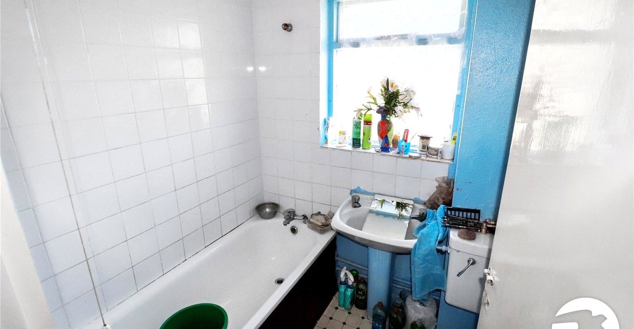 4 bedroom house for sale in London | Robinson Jackson