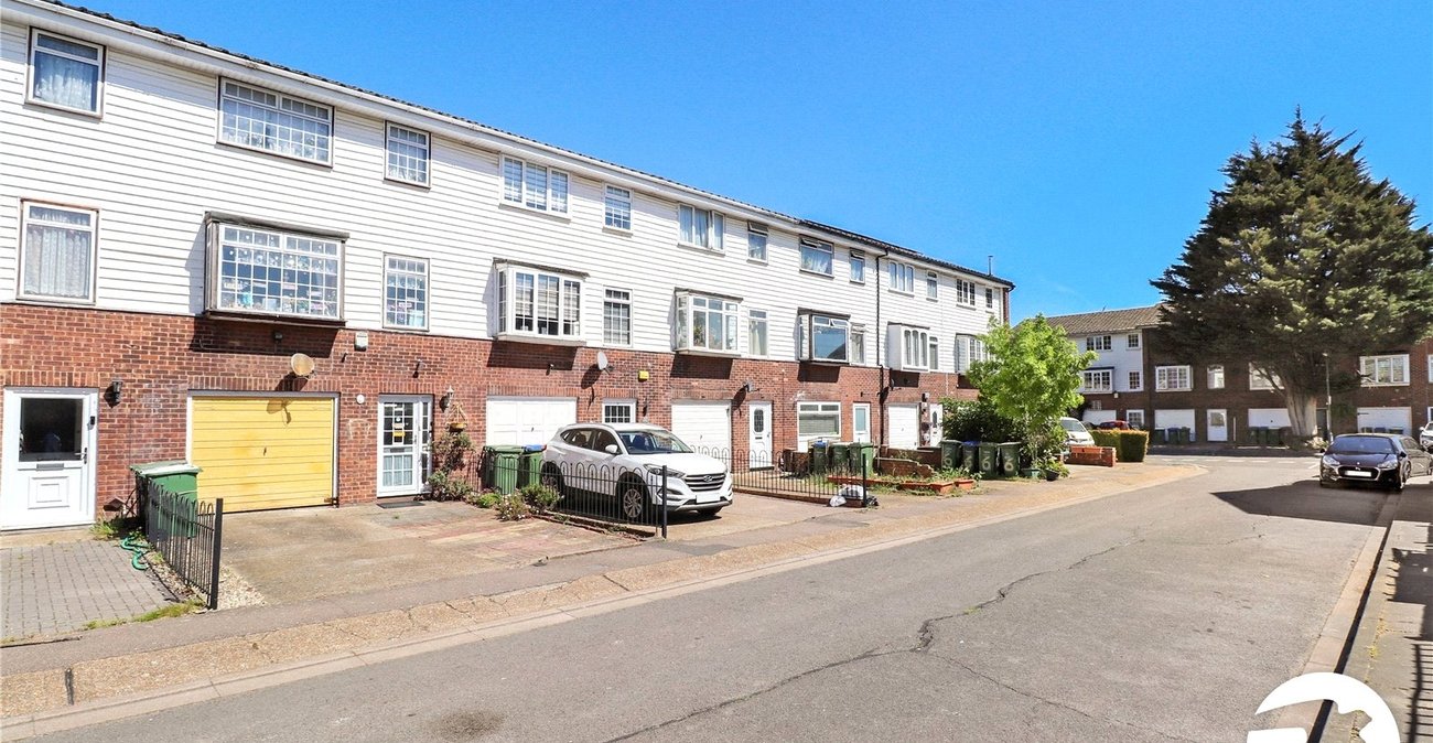 4 bedroom house for sale in London | Robinson Jackson