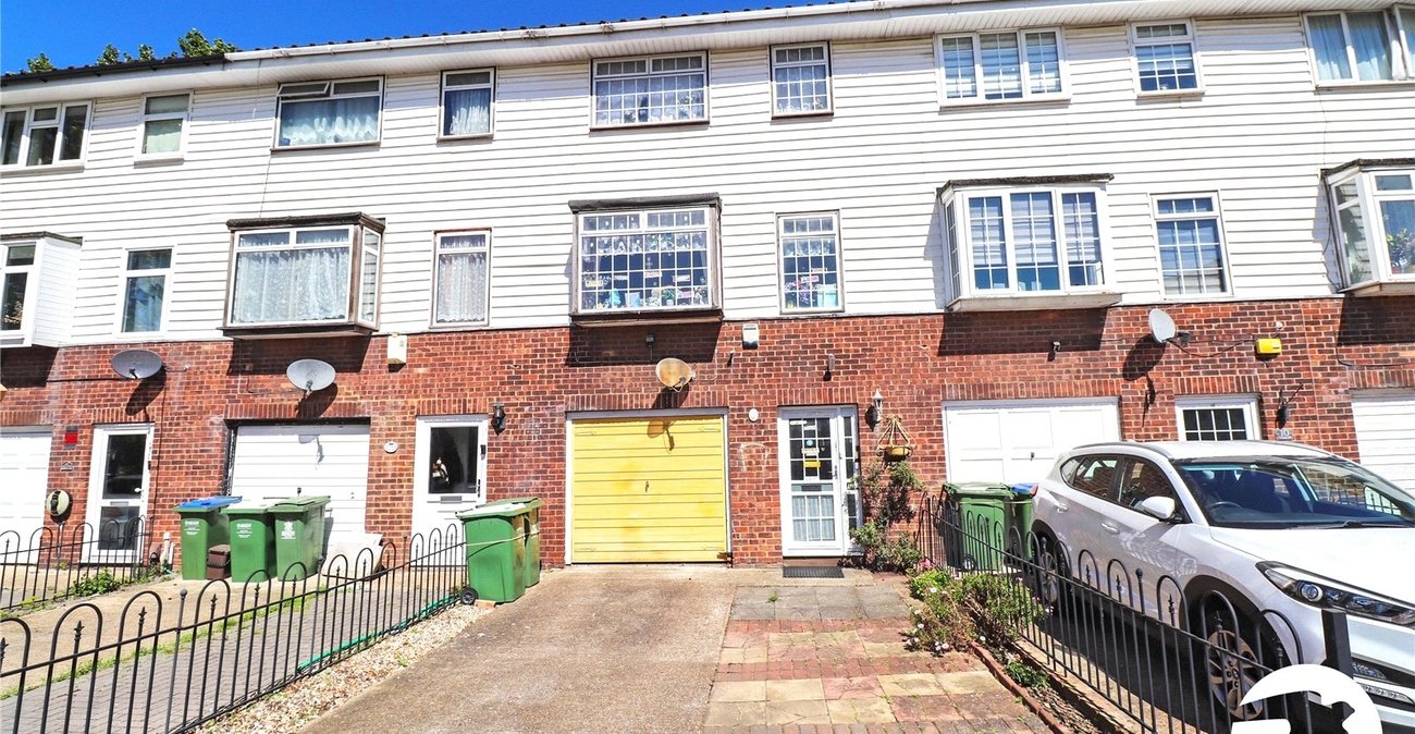 4 bedroom house for sale in London | Robinson Jackson