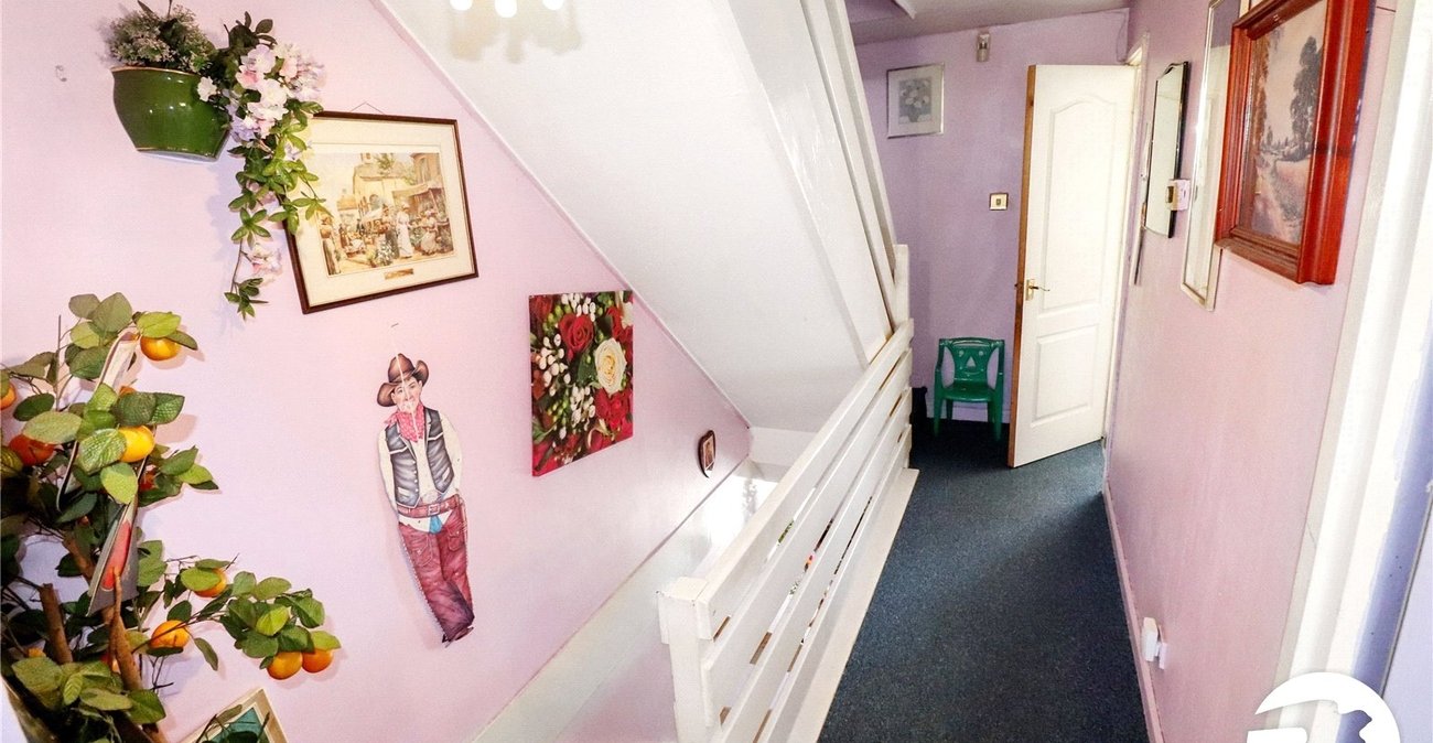 4 bedroom house for sale in London | Robinson Jackson