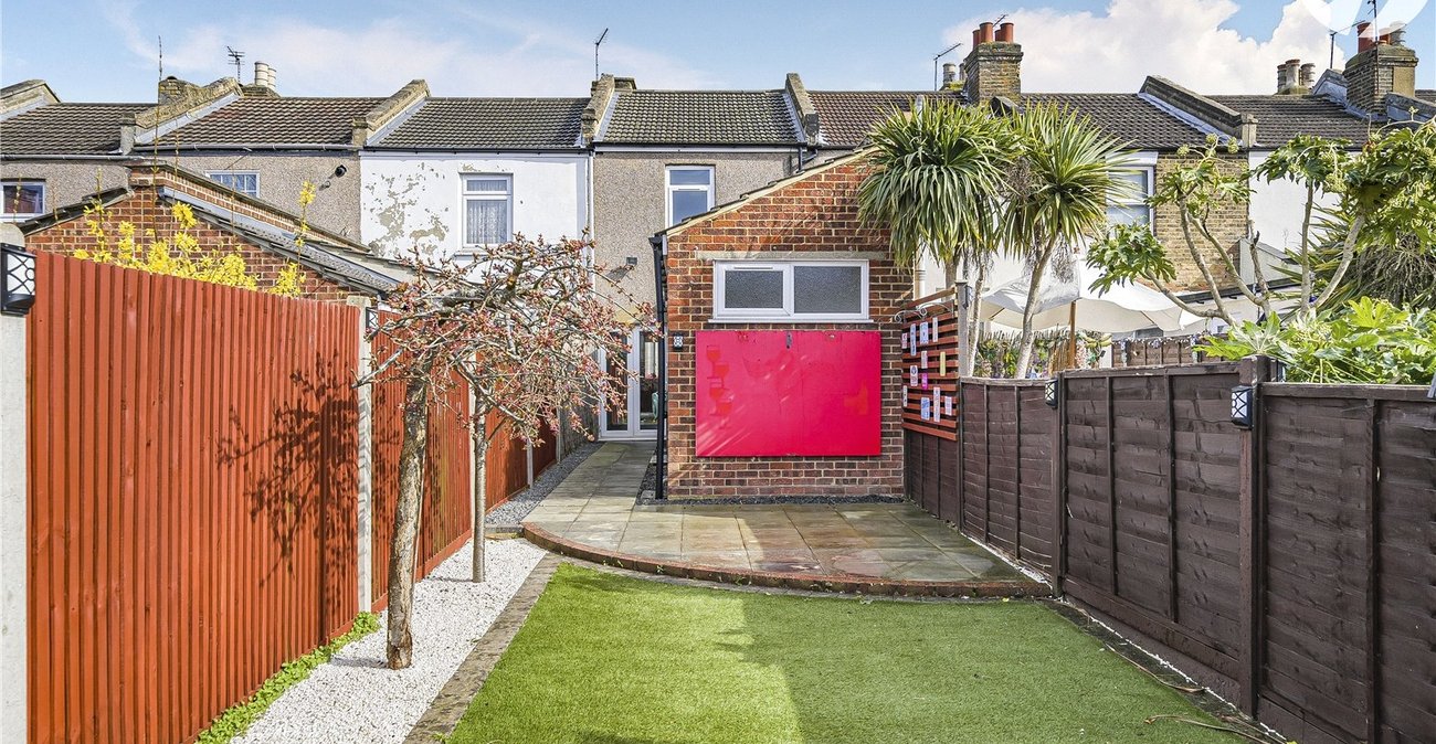 2 bedroom house for sale in West Dartford | Robinson Jackson