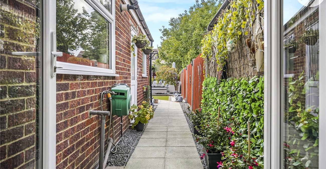 2 bedroom house for sale in West Dartford | Robinson Jackson