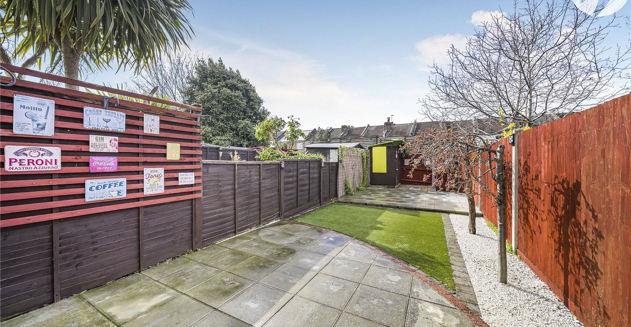 2 bedroom house for sale in West Dartford | Robinson Jackson