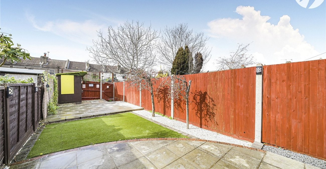 2 bedroom house for sale in West Dartford | Robinson Jackson