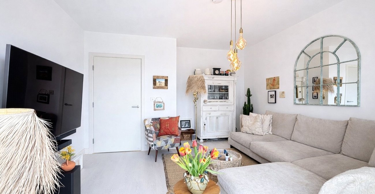 2 bedroom property for sale in London | Robinson Jackson