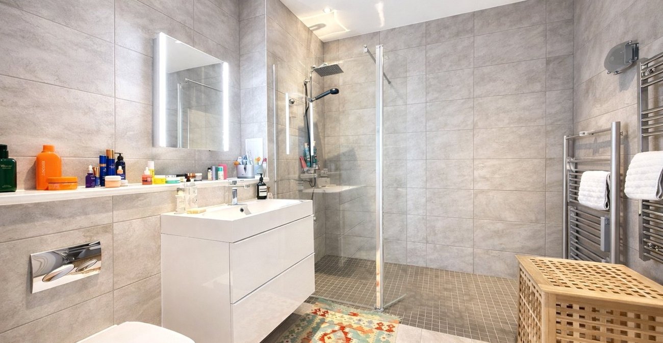 2 bedroom property for sale in London | Robinson Jackson