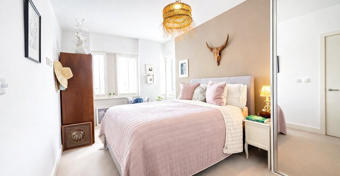 2 bedroom property for sale in London | Robinson Jackson