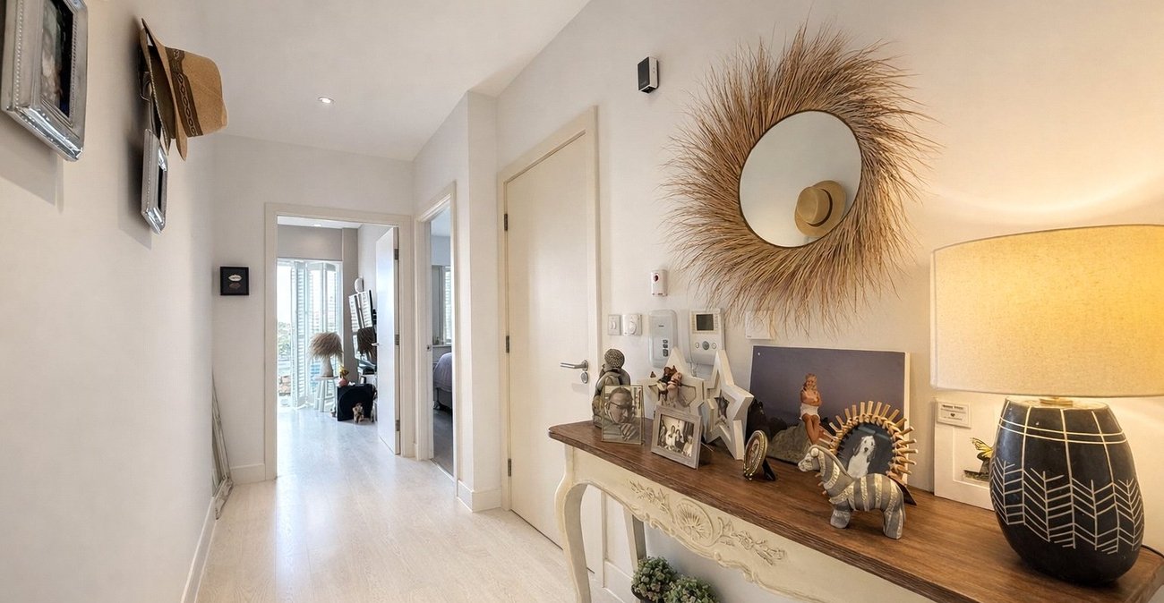 2 bedroom property for sale in London | Robinson Jackson