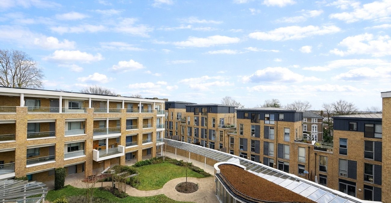 2 bedroom property for sale in London | Robinson Jackson