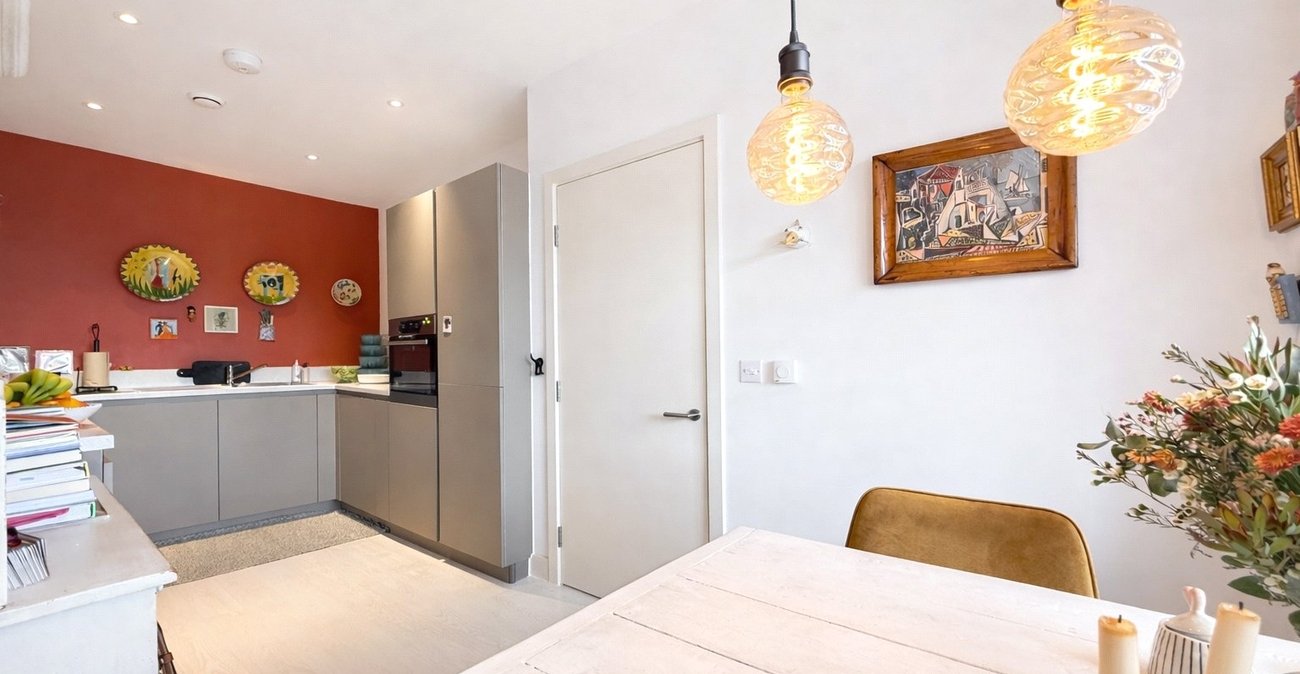 2 bedroom property for sale in London | Robinson Jackson
