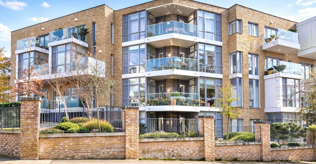 2 bedroom property for sale in London | Robinson Jackson