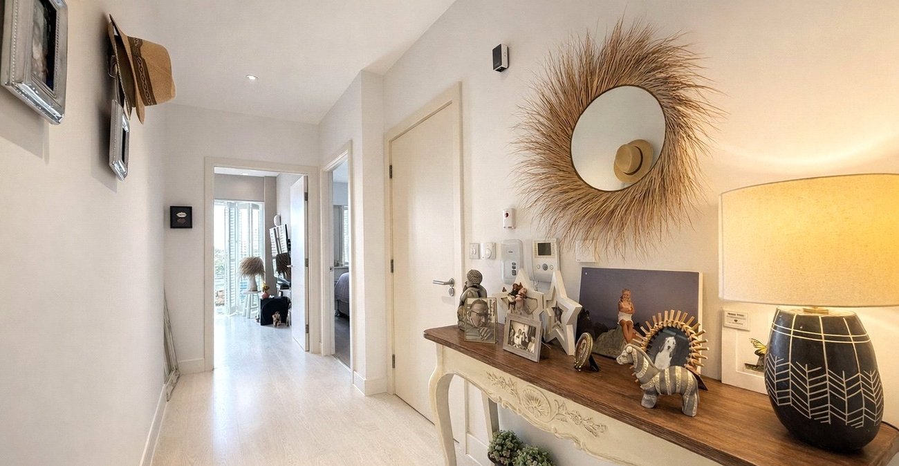 2 bedroom property for sale in London | Robinson Jackson