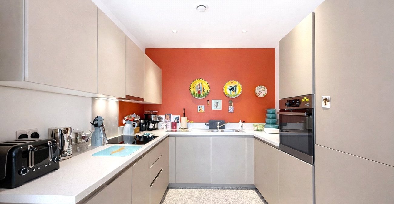 2 bedroom property for sale in London | Robinson Jackson