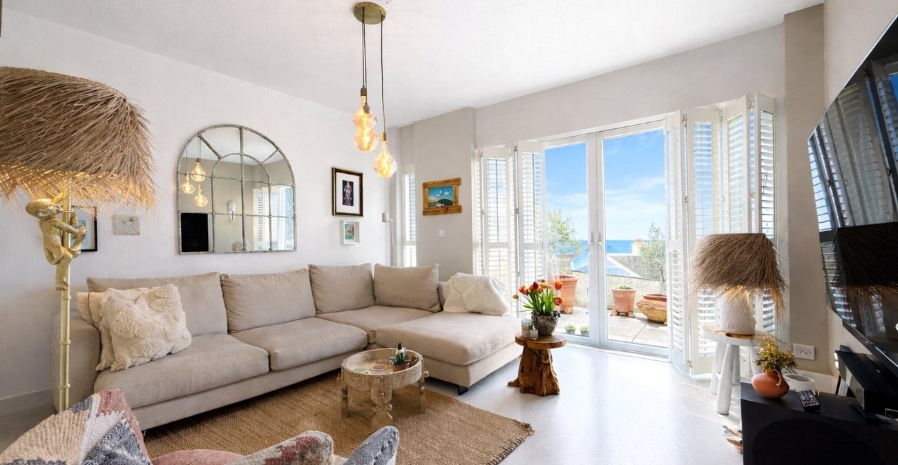 2 bedroom property for sale in London | Robinson Jackson