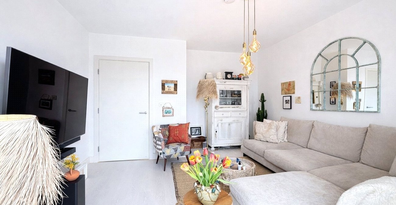 2 bedroom property for sale in London | Robinson Jackson