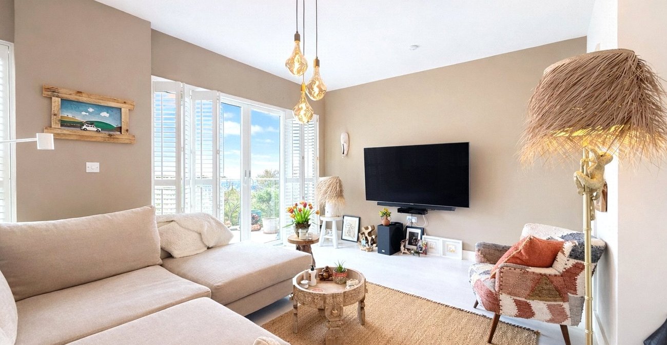 2 bedroom property for sale in London | Robinson Jackson