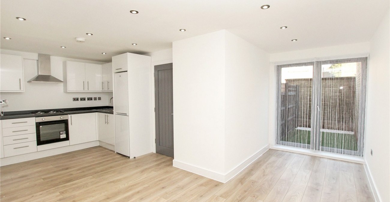 3 bedroom house for sale in London | Robinson Jackson