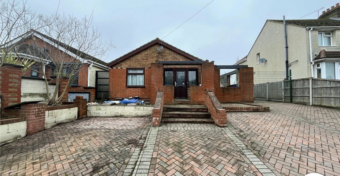 2 bedroom bungalow for sale in Bobbing | Robinson Michael & Jackson