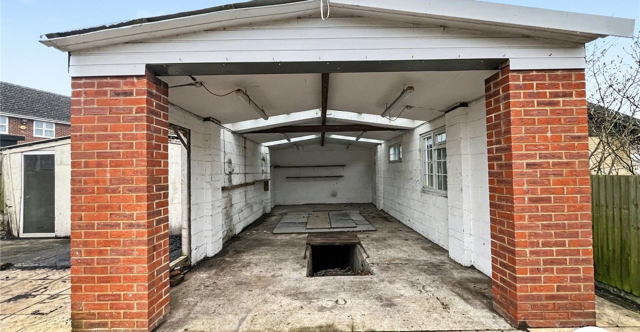 2 bedroom bungalow for sale in Bobbing | Robinson Michael & Jackson