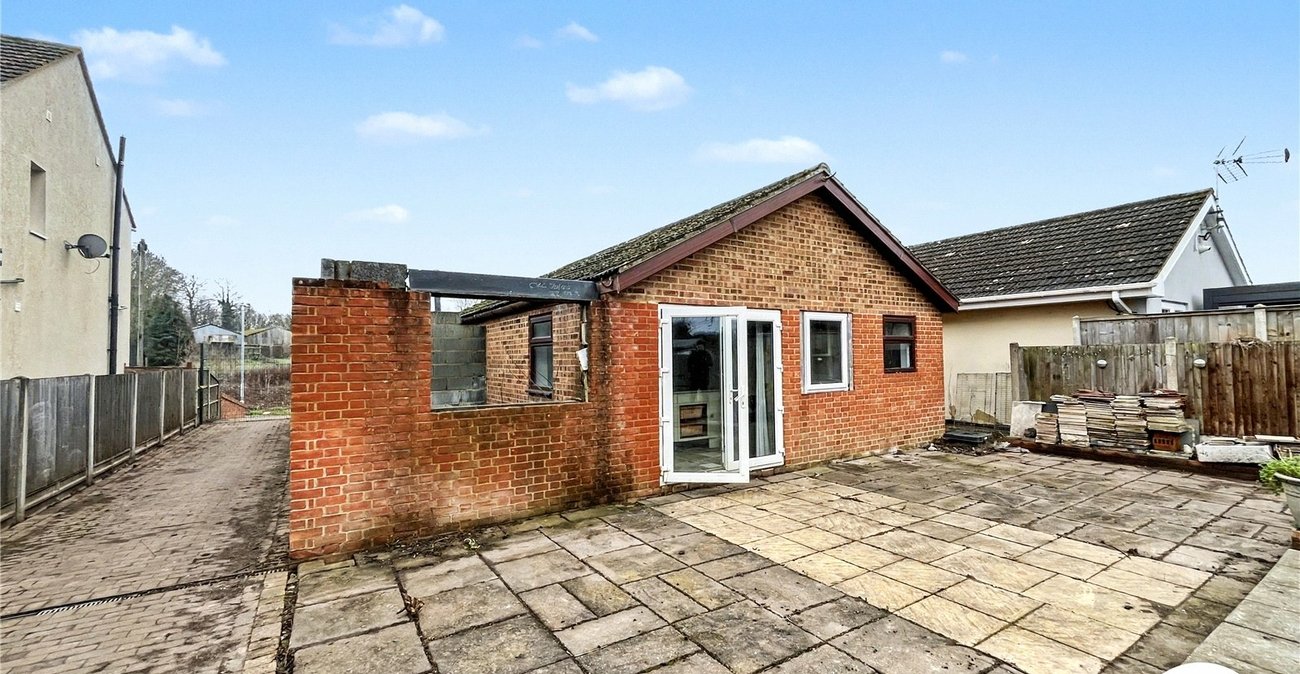 2 bedroom bungalow for sale in Bobbing | Robinson Michael & Jackson