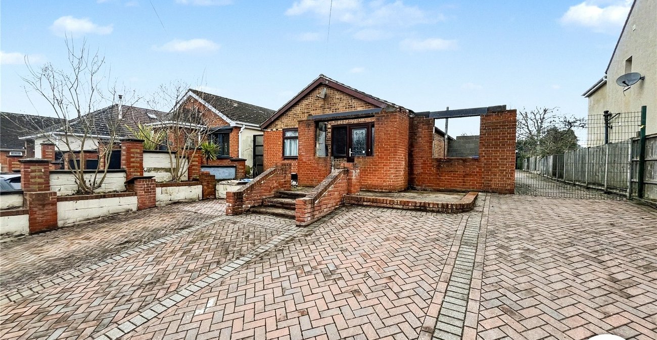 2 bedroom bungalow for sale in Bobbing | Robinson Michael & Jackson