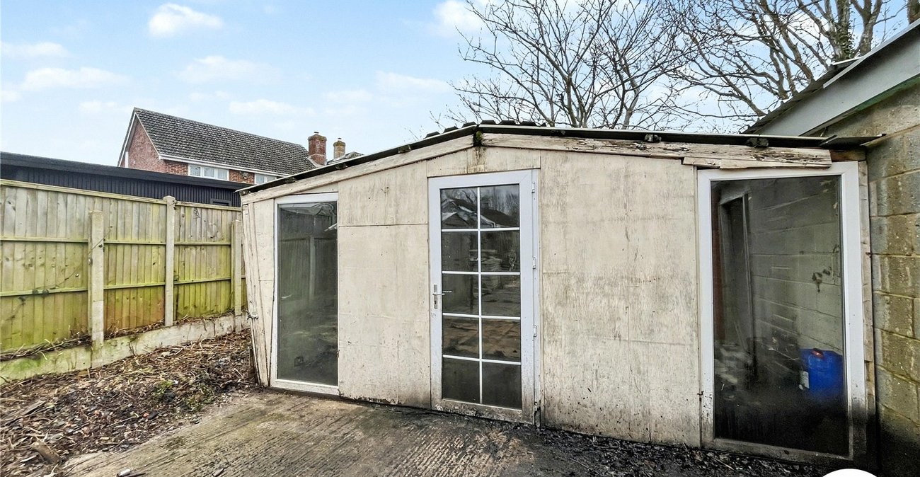 2 bedroom bungalow for sale in Bobbing | Robinson Michael & Jackson