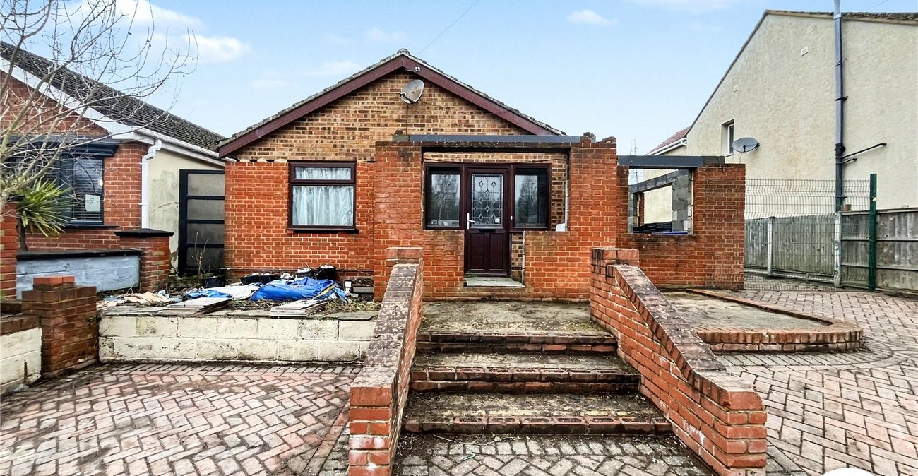 2 bedroom bungalow for sale in Bobbing | Robinson Michael & Jackson