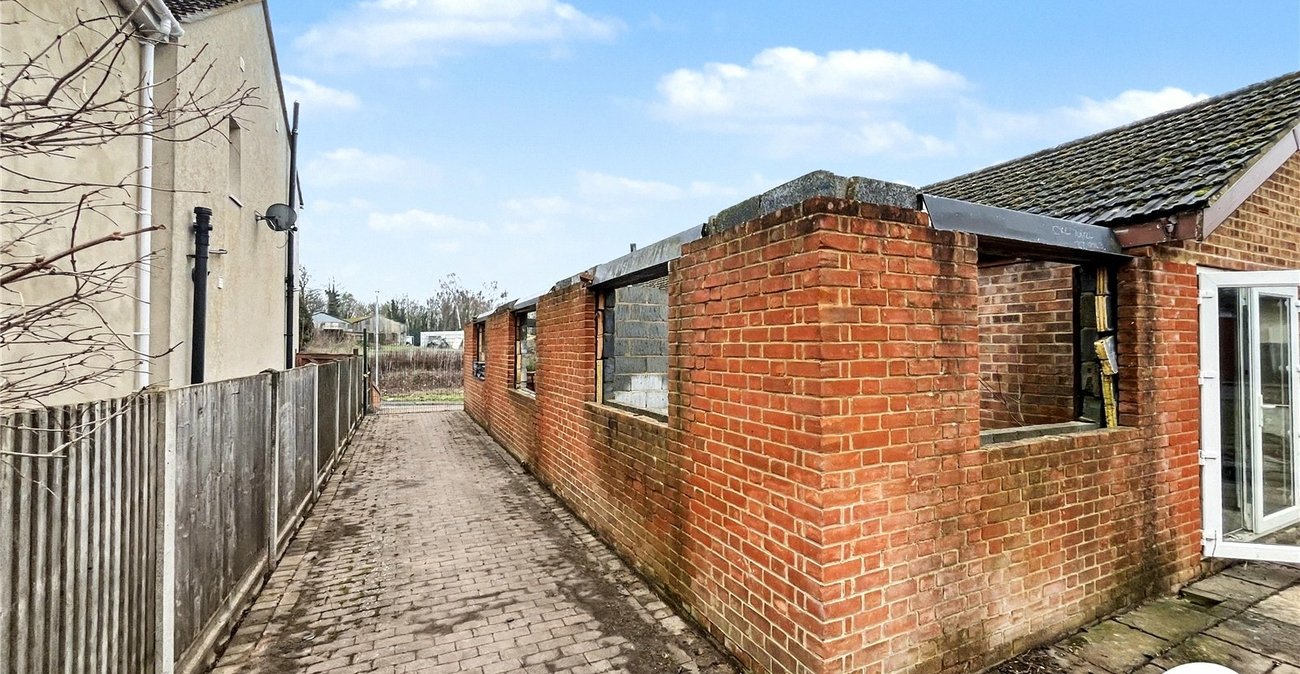 2 bedroom bungalow for sale in Bobbing | Robinson Michael & Jackson