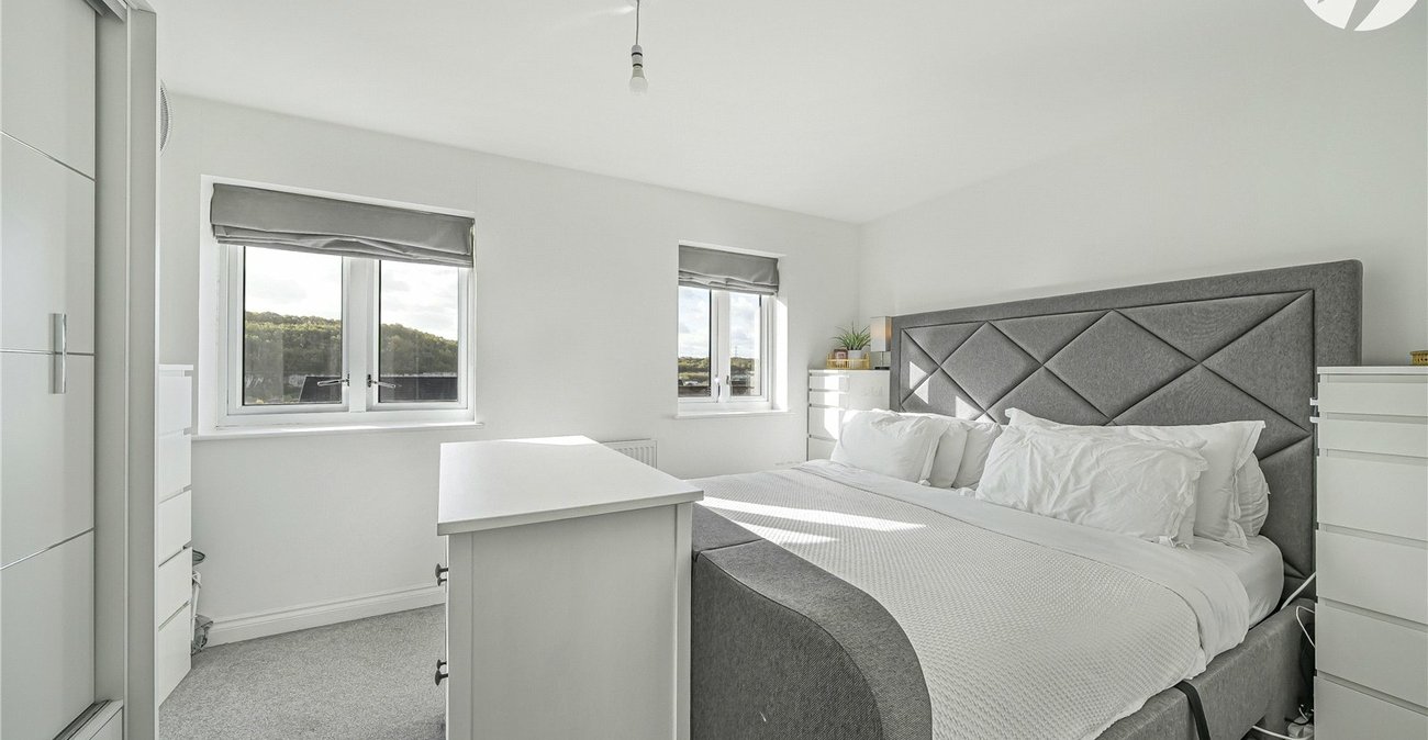 3 bedroom property for sale in Castle Hill | Robinson Jackson