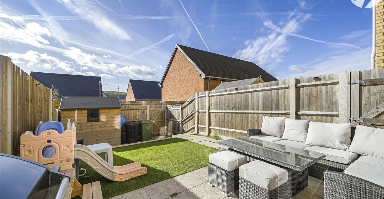 3 bedroom property for sale in Castle Hill | Robinson Jackson