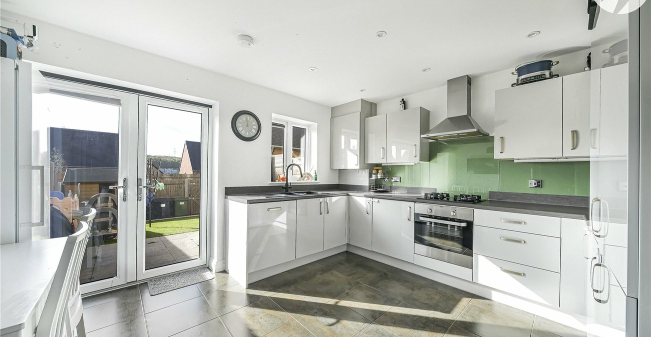 3 bedroom property for sale in Castle Hill | Robinson Jackson