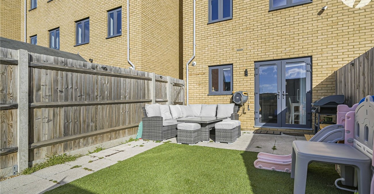 3 bedroom property for sale in Castle Hill | Robinson Jackson