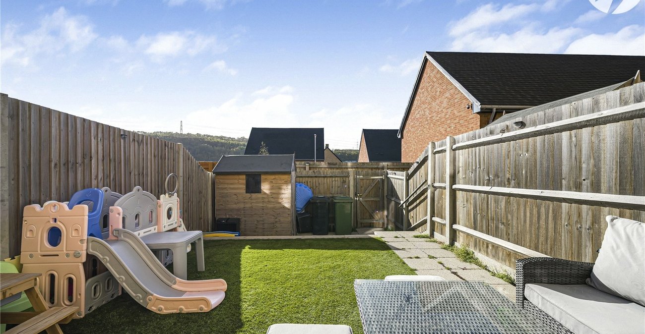 3 bedroom property for sale in Castle Hill | Robinson Jackson