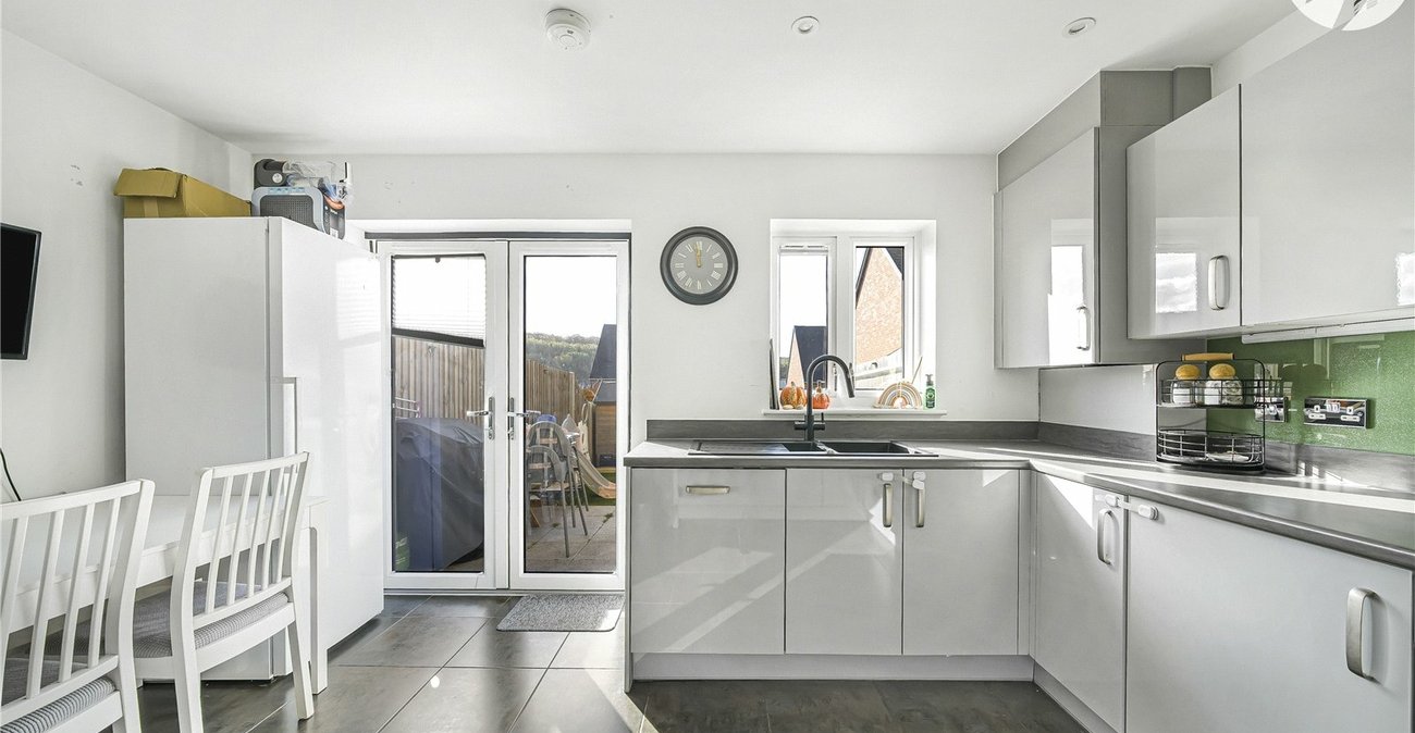 3 bedroom property for sale in Castle Hill | Robinson Jackson