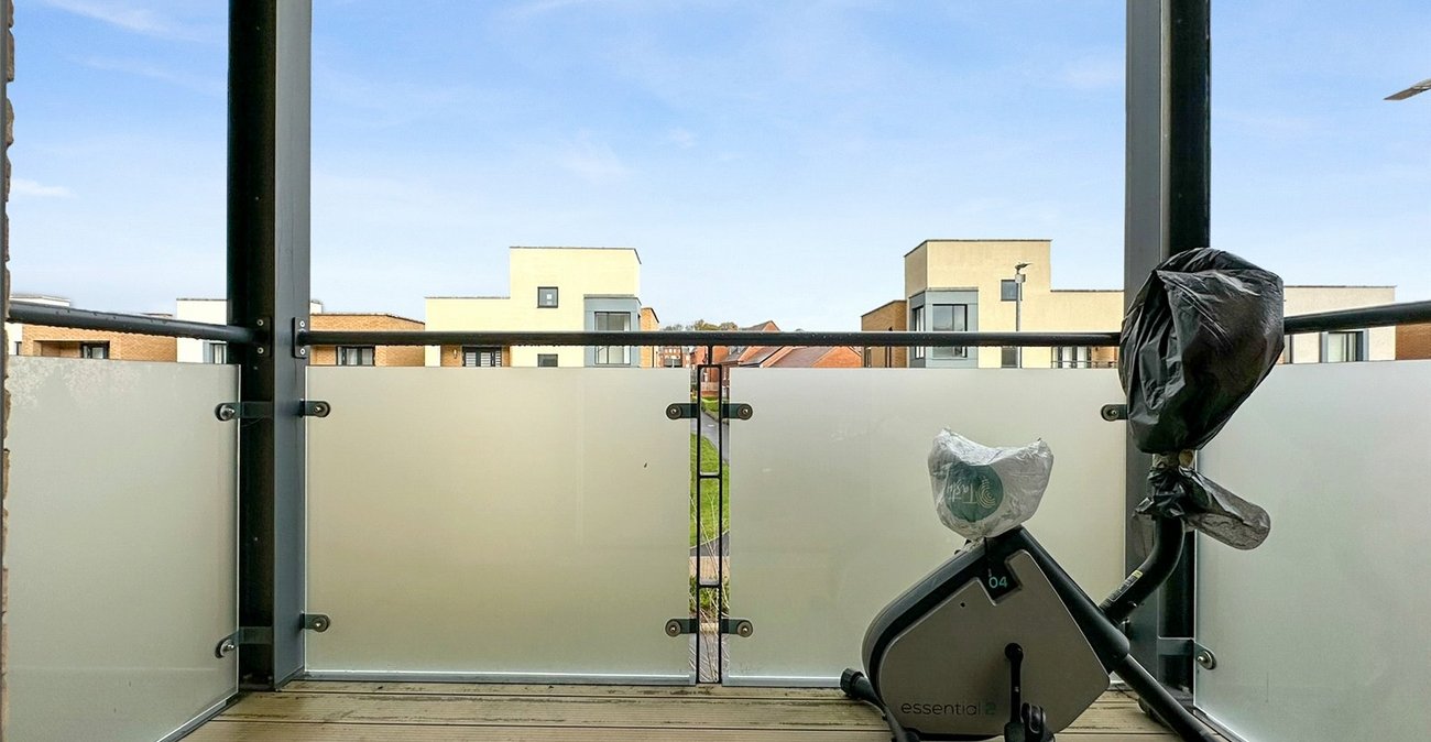 2 bedroom property for sale in Castle Hill | Robinson Jackson