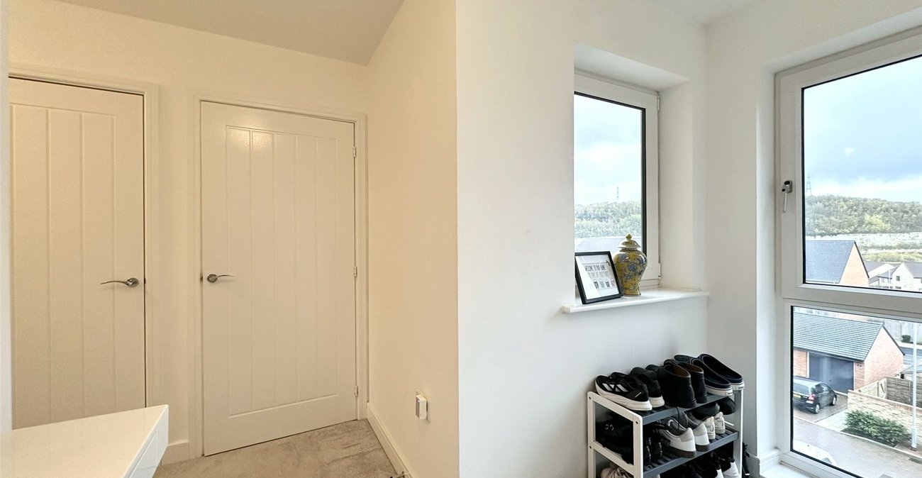 2 bedroom property for sale in Castle Hill | Robinson Jackson