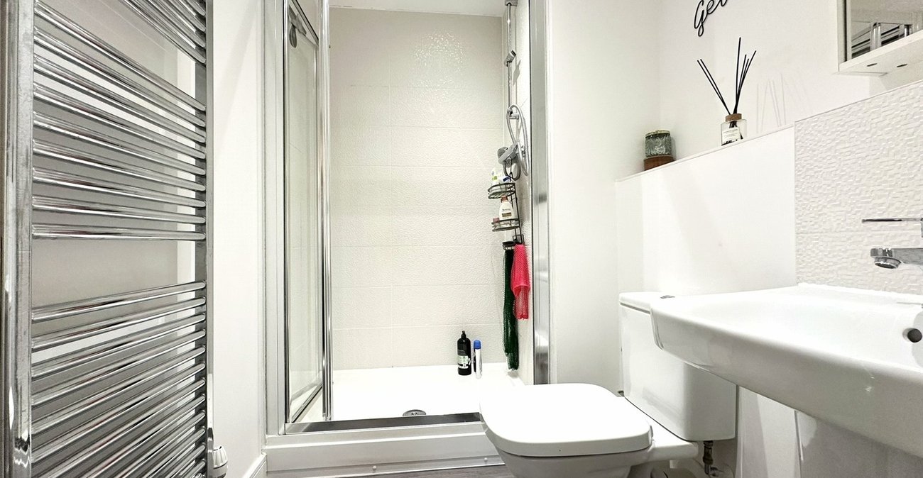 2 bedroom property for sale in Castle Hill | Robinson Jackson