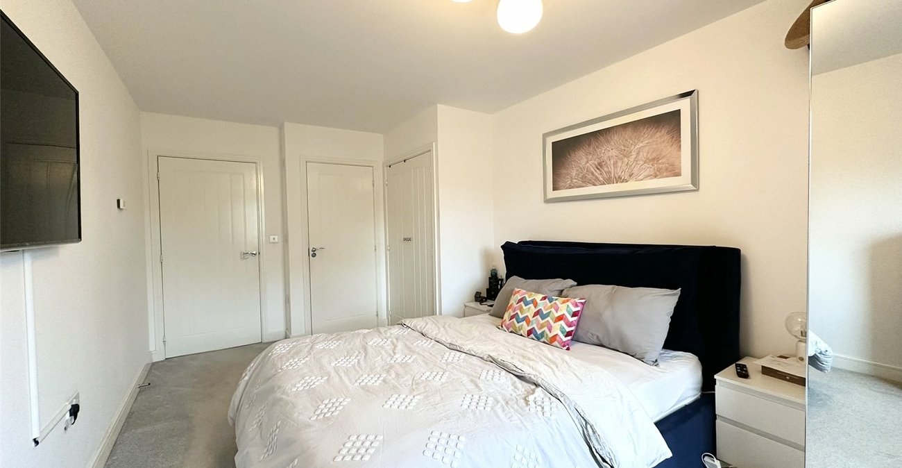 2 bedroom property for sale in Castle Hill | Robinson Jackson