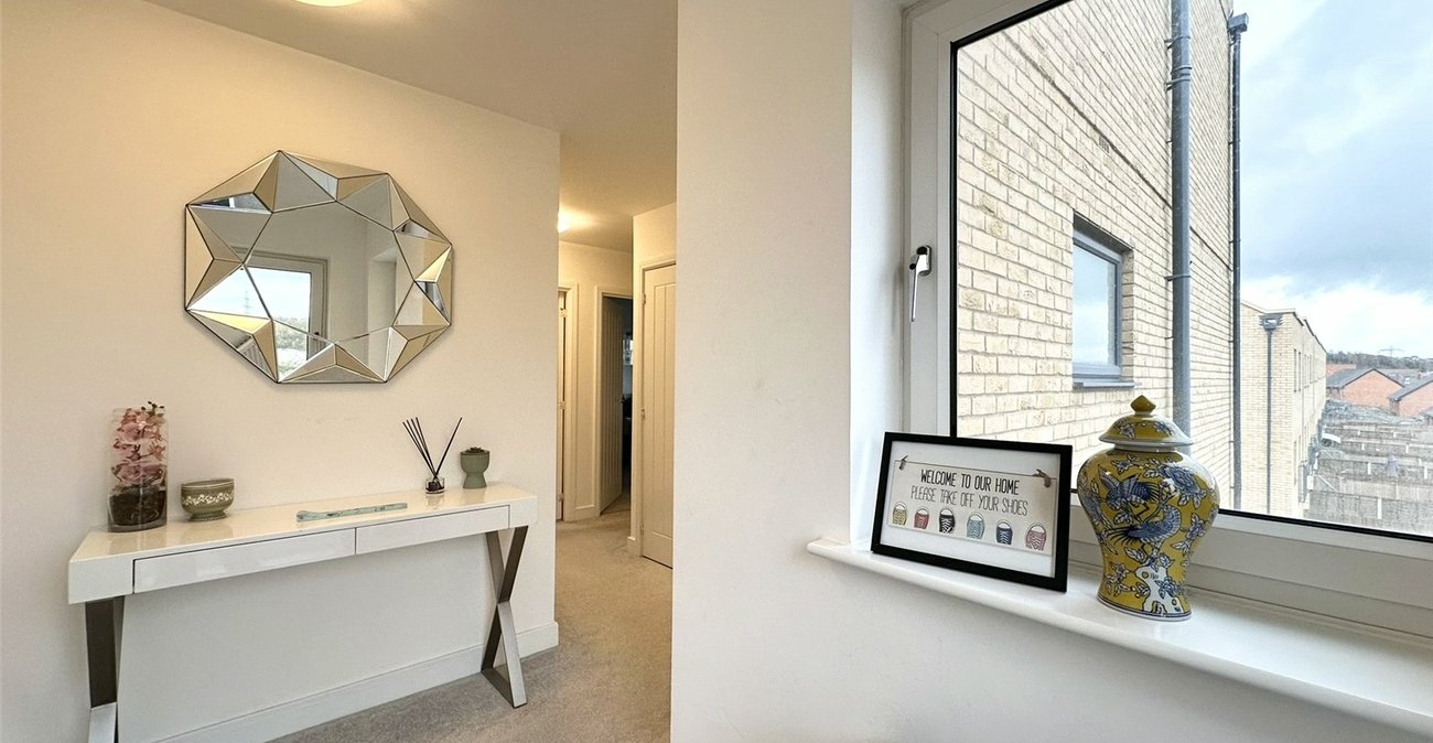 2 bedroom property for sale in Castle Hill | Robinson Jackson