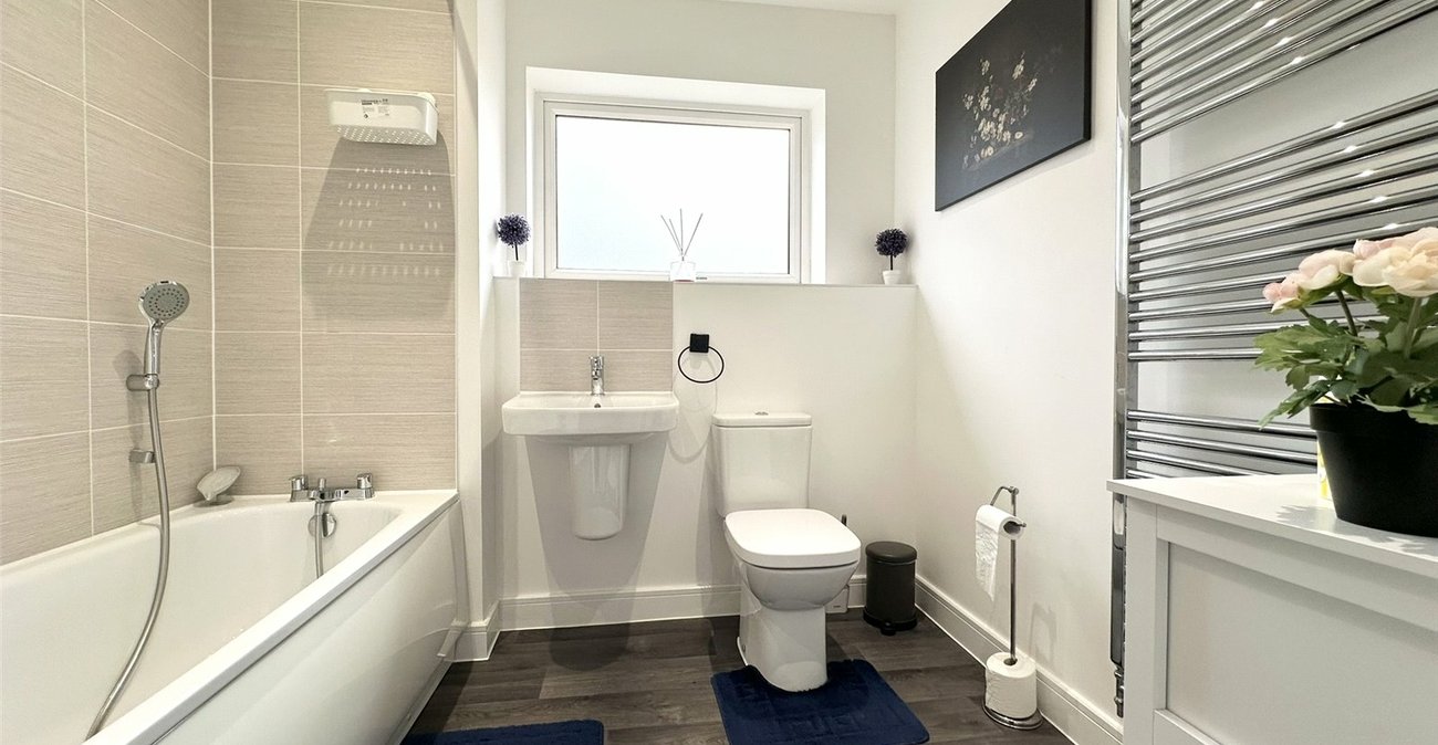 2 bedroom property for sale in Castle Hill | Robinson Jackson