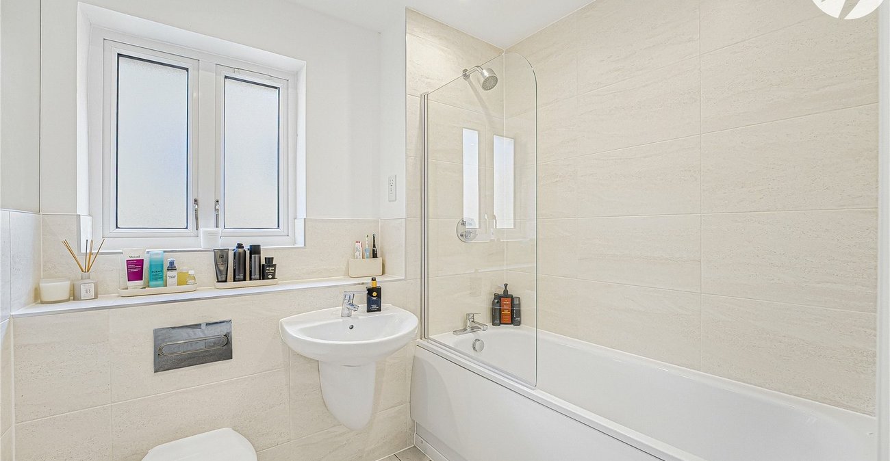 2 bedroom property for sale in Castle Hill | Robinson Jackson